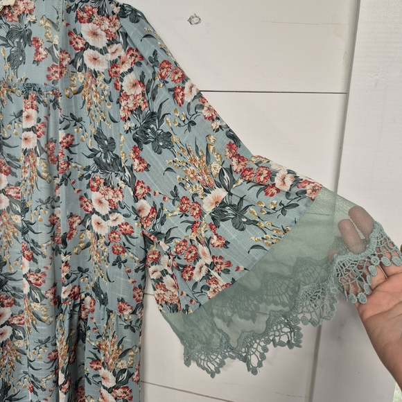 Umgee Woman's Floral Sage Kimono with Lace Detail - Picture 3 of 7